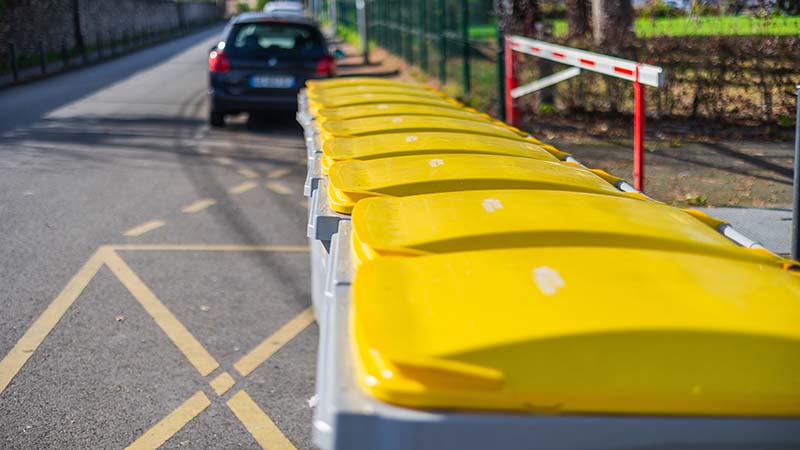 Les bacs jaunes sont à sortir le mardi soir pour la collecte du mercredi. © DR