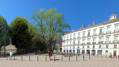 Place Jean V et rue Voltaire - Printemps 2024. Inauguration de l’aménagement des espaces publics suite à une concertation en accompagnement de la rénovation du musée Dobrée.