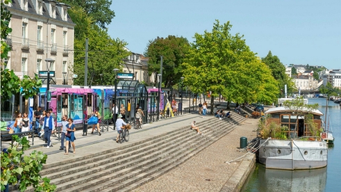 Quai de Versailles- Fin 2024. Piétonisation du secteur sud du quai. Le projet définitif sera présenté au printemps (démarrage des travaux septembre 2024).